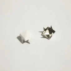 3/16" White Pyramid Studs (100-pack)